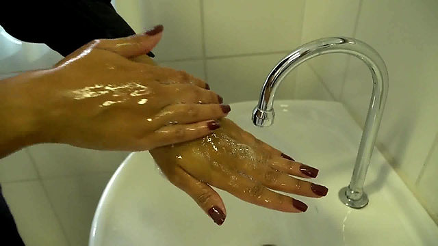 DEPEN - Como limpar as mãos depois de um procedimento